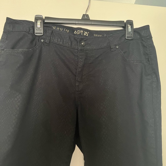 Apt 9 pants with subtle snakeskin print 12R - Picture 2 of 3